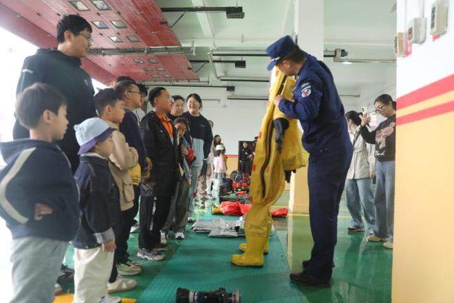 消防支队：萌娃争当“小小消防员”澳门新葡京网页中国石油辽河油田(图2)