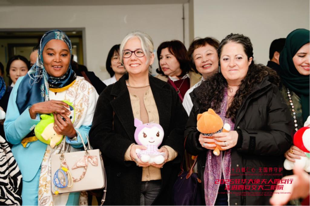 西安行走进西安交大二附院新葡京娱乐城驻华大使夫人(图15)