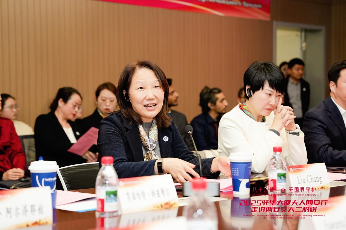 西安行走进西安交大二附院新葡京娱乐城驻华大使夫人(图6)